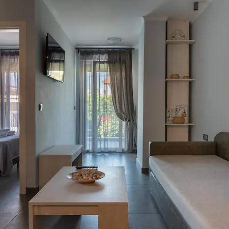 Athena's * بوليخرونو