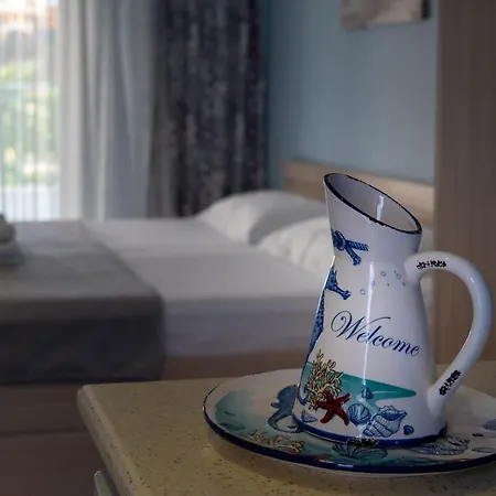 Athena's * بوليخرونو