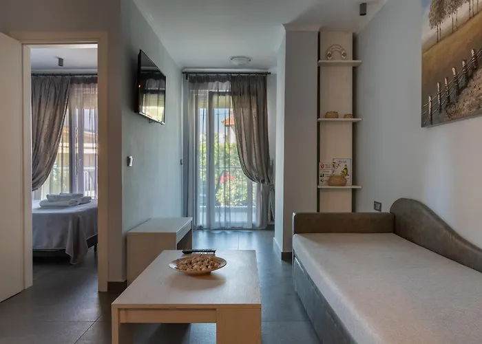 Athena's * Polychrono