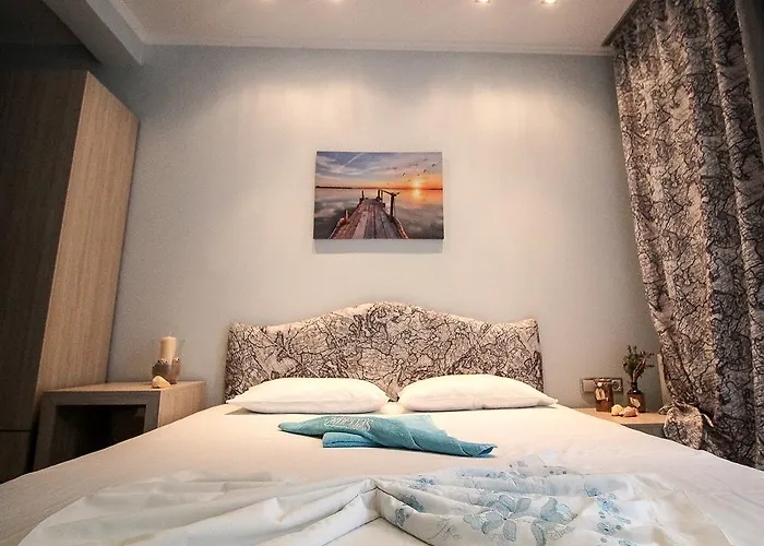 Athena's * Polychrono