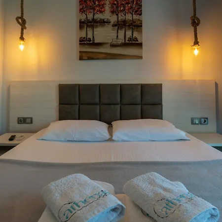 Athena's * Polychrono