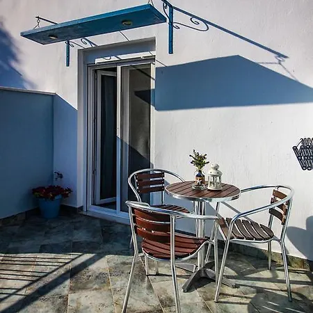 Athena's Apartamento Polychrono